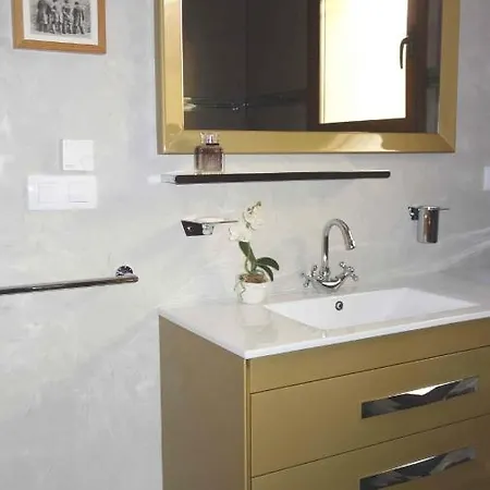 New! - Stunning Location *